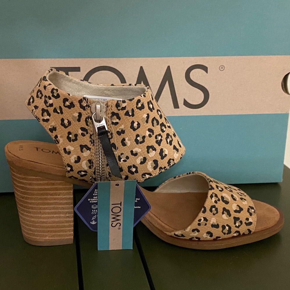 NEW!! TOMS CHEETAH PRINT HEELED CUT OUT SANDALS